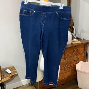 Peter Nygard denim knee pants.